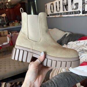 MIA Platform Chunky Ankle Boot Cream Size 10M